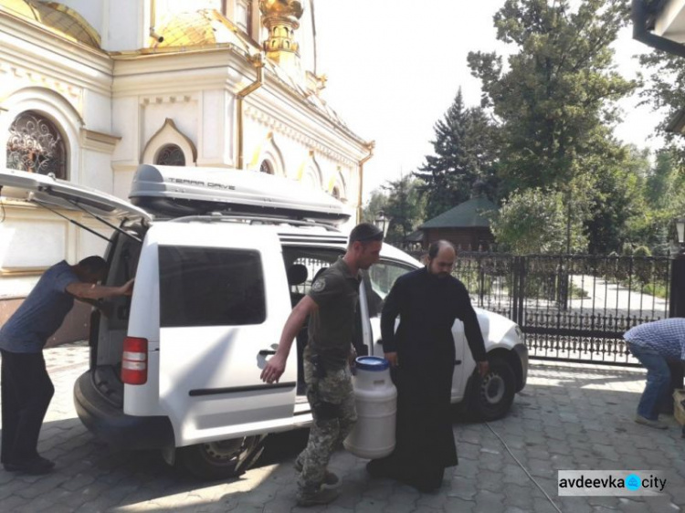 Авдеевские симики возвращали свет и развозили помощь (ФОТО)