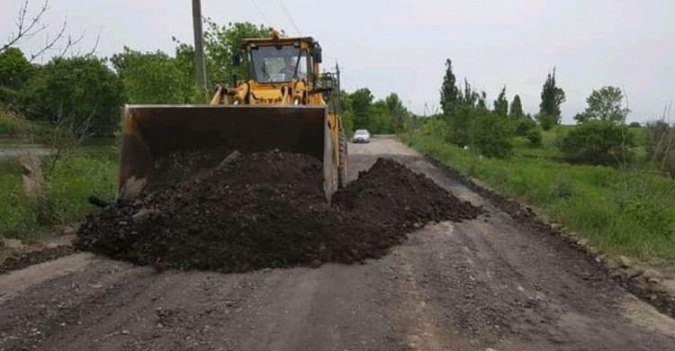 Адвеевские коксохимики принялись ремонтировать дороги (ФОТО)