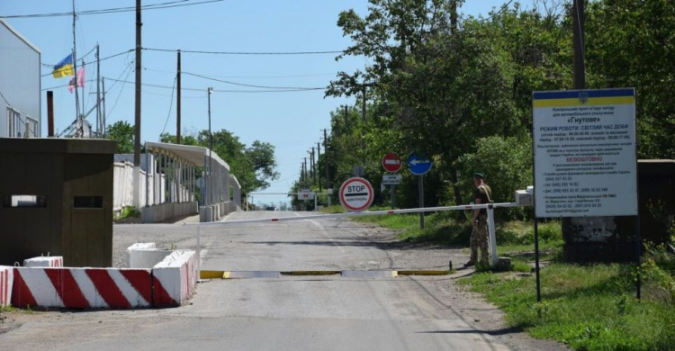 Утро у донбасских пунктов пропуска: меньше всего очереди были в КПВВ «Гнутово»