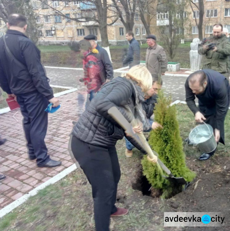 Авдеевку посетили первый вице-спикер ВРУ Ирина Геращенко и народный депутат Мария Ионова (ФОТО)