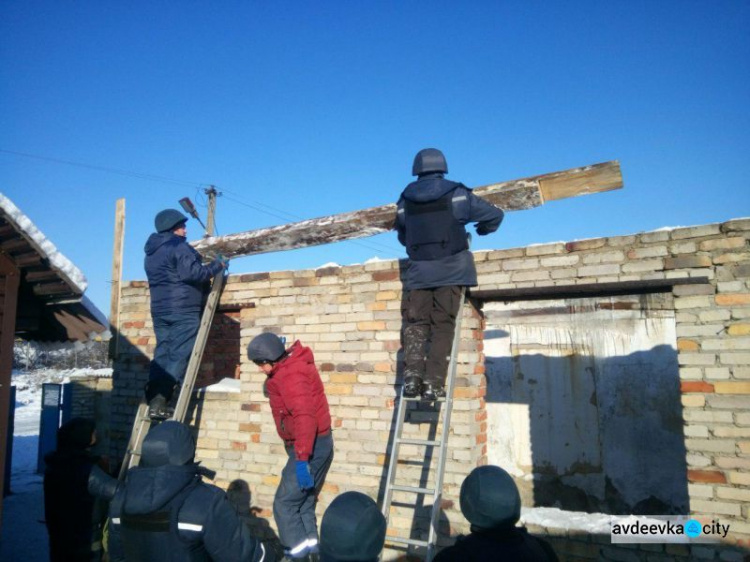 Работы по восстановлению домов в частном секторе Авдеевки продолжаются (ФОТО)