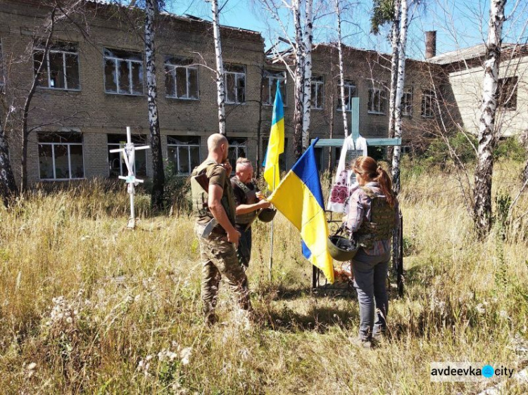 Авдеевские «симики» установили флаги в местах гибели украинских воинов