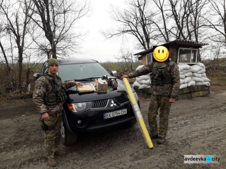 Авдеевские «симики» фиксировали последствия обстрела, а также помогали детям и взрослым (ФОТО)