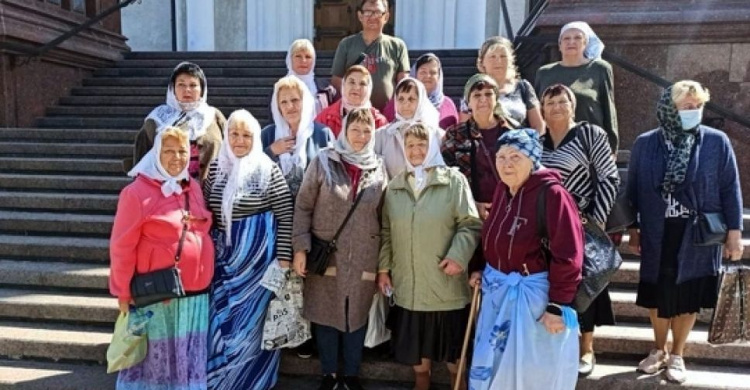  В рамках проєкту "Активне та безпечне довголіття" авдіївці поважного віку відвідали Свято-Успенський собор у Микольському 