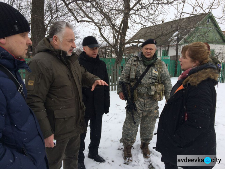 Депутат польского Сейма  Малгожата Госевская побывала на руинах авдеевских многоэтажек (ФОТО)