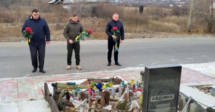 В Авдеевке в День Достоинства и Свободы вспомнили героев Небесной сотни