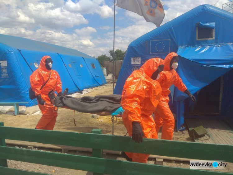 На КПВВ в Донецкой области учились бороться с чрезвычайными ситуациями (ФОТО)