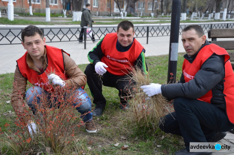 В Авдеевке экологическая акция «Чистый город» набирает обороты (ФОТООТЧЕТ)