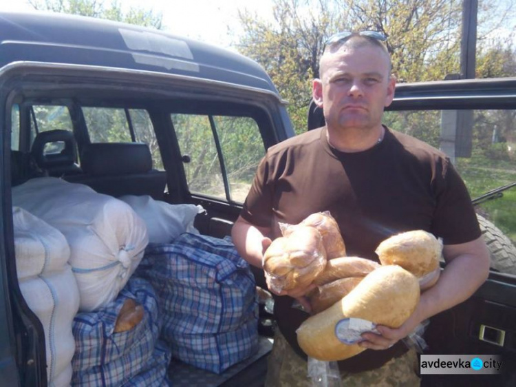 В опасную зону Донбасса доставили хлеб и булочки (ФОТО)