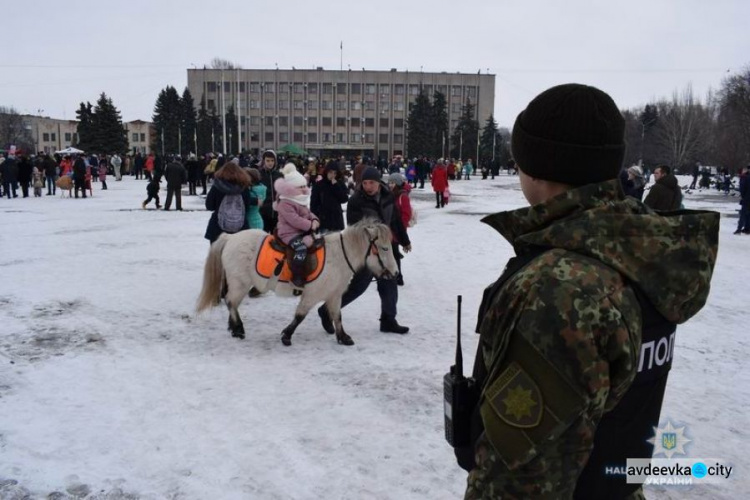 Более 7 тысяч человек массово праздновали Масленицу на подконтрольной части Донетчины (ФОТО)