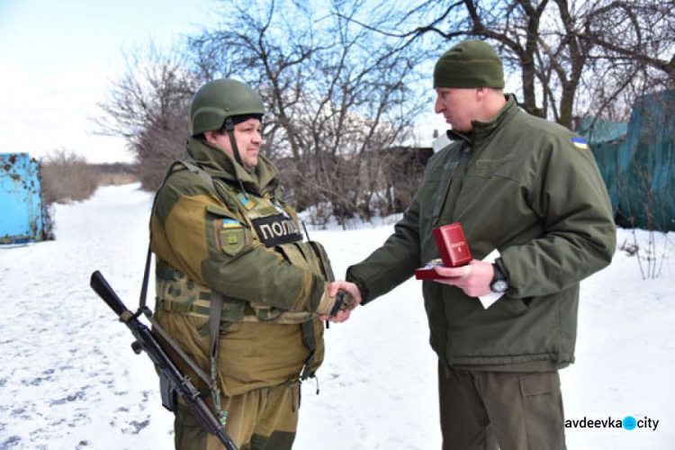 Как полицейский сражался с диверсантами, спасал Авдеевку и получил орден (ФОТО + ВИДЕО)