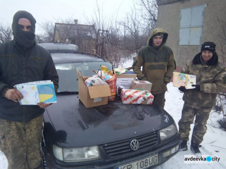 Представители CIMIC Avdeevka передали воинам помощь и окунулись в прорубь