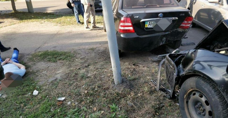 На Донетчине уличенный во взятках полицейский попал в ДТП при попытке скрыться от следователей (ФОТО)