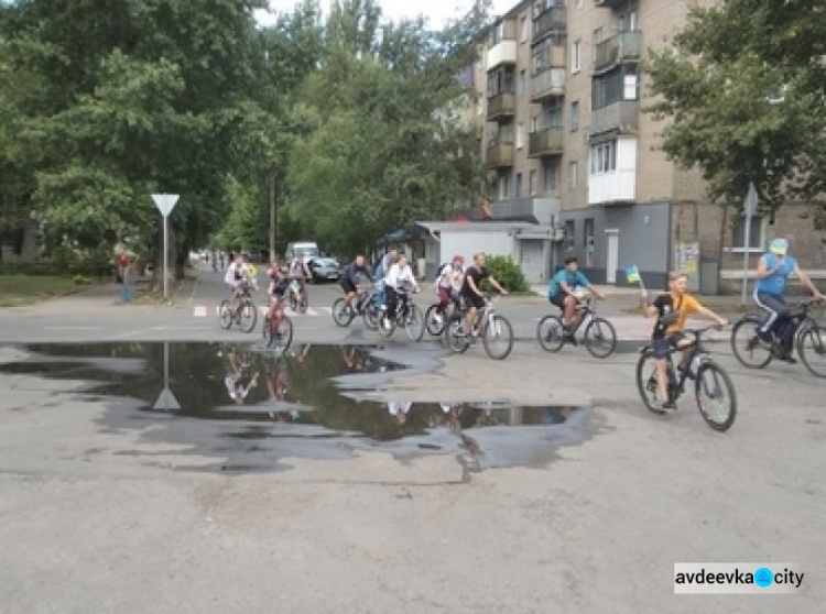 В Авдеевке прошел велопробег по улицам родного города