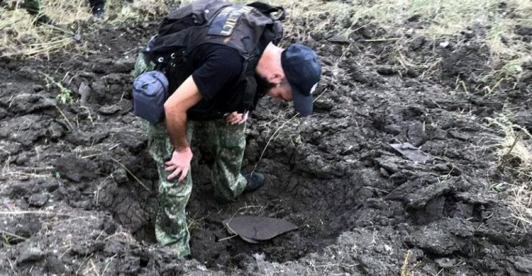 У полі поблизу Авдіївки стався вибух