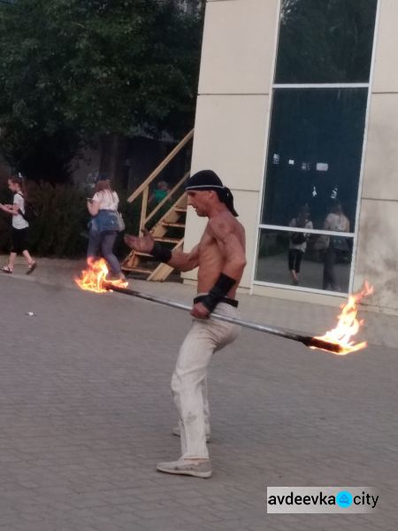 Дядя Фёдор развлекал авдеевцев огнём (ФОТО)