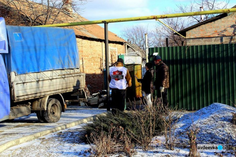 В Авдеевку привезли дрова