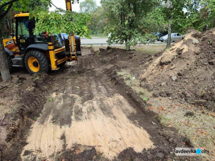 Комунальники Авдіївки облаштовують у місті нові пішохідні зони