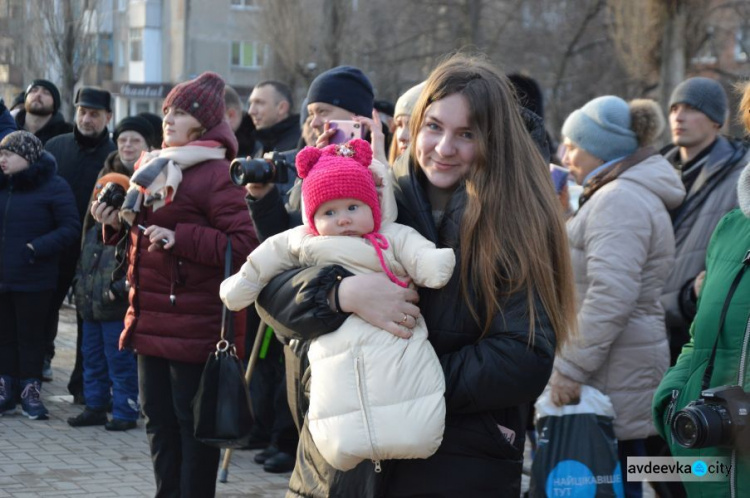 В День всех влюблённых АКХЗ подарил авдеевцам сердце с горящим коксом (ФОТО)