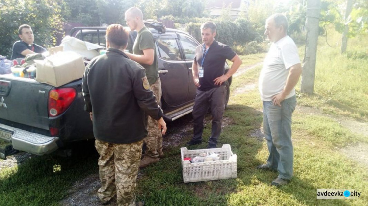 Авдеевские «симики» доставили помощь гражданскому населению