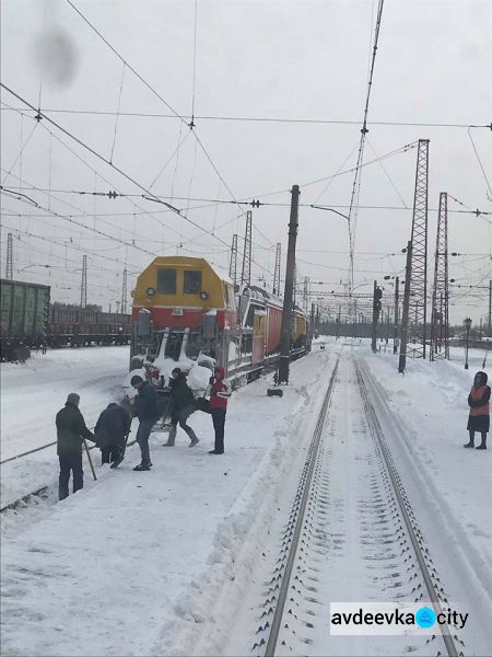 Железнодорожники Донбасса дают бой непогоде (ФОТО)