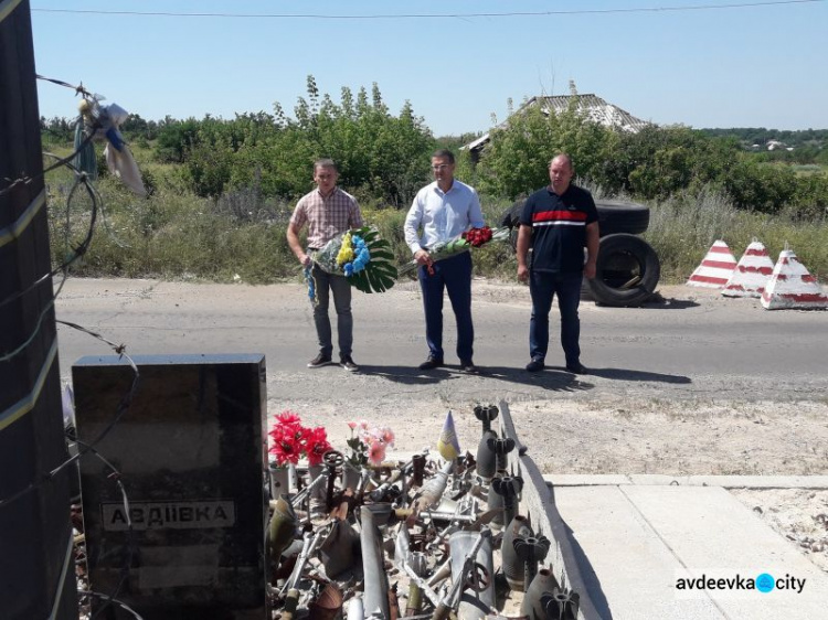 В Авдіївці співали, танцювали, нагороджували та віддавали шану захисникам: фотозвіт