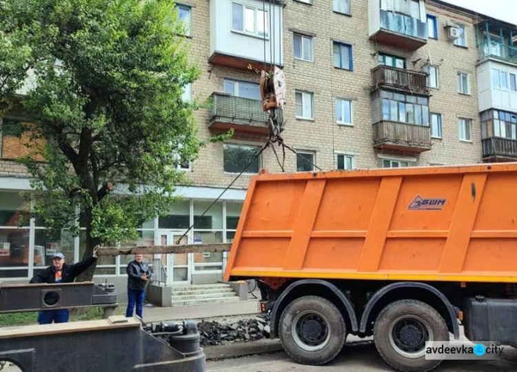 В Авдіївці комунальники оновили частину головного проспекту міста