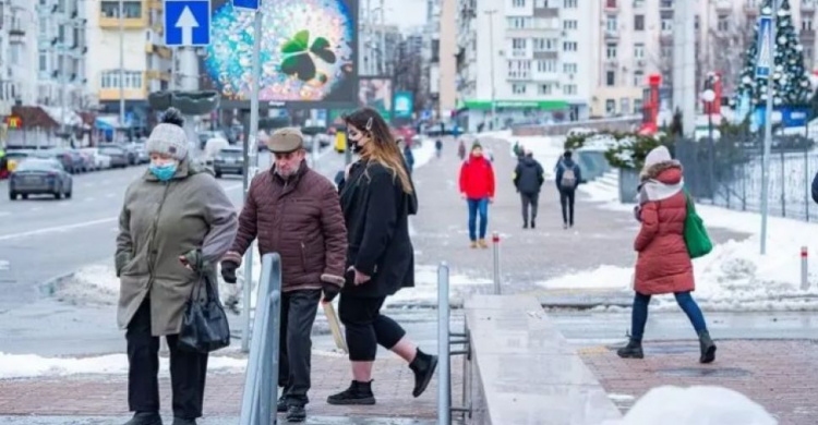 В оранжевой зоне карантина в субботу оказались уже 10 регионов Украины. Список