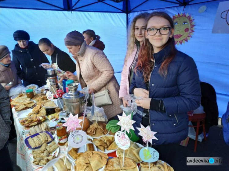 Масленичный разгуляй: Авдеевка весело встречала весну (ФОТОРЕПОРТАЖ)