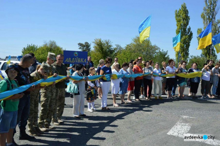 Авдеевка и Торецк провели символическую акцию единения: фоторепортаж