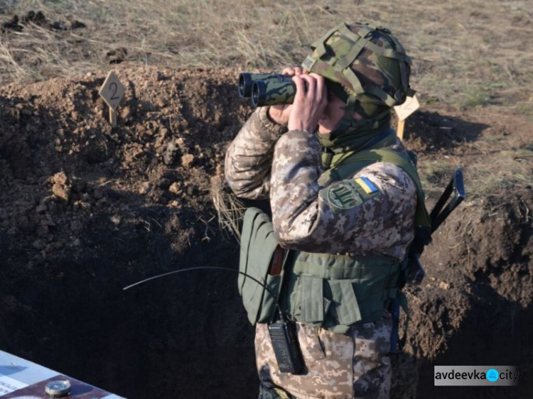 С начала суток на Донбассе три раза обстреляли позиции ООС