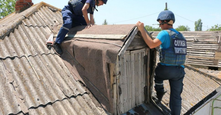 Донбасс: спасатели восстанавливали дома и помогали на КПВВ