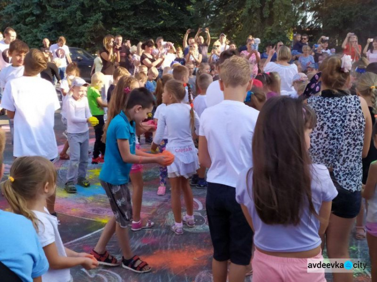 Будущим авдеевским первоклассникам подарили портфели и яркий праздник (ФОТОРЕПОРТАЖ)