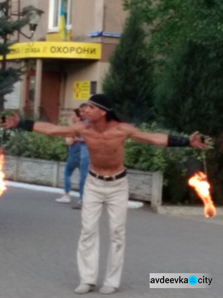 Дядя Фёдор развлекал авдеевцев огнём (ФОТО)