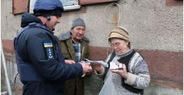 Спасатели Донетчины продолжают оказывать помощь жителям прифронтового Водяного