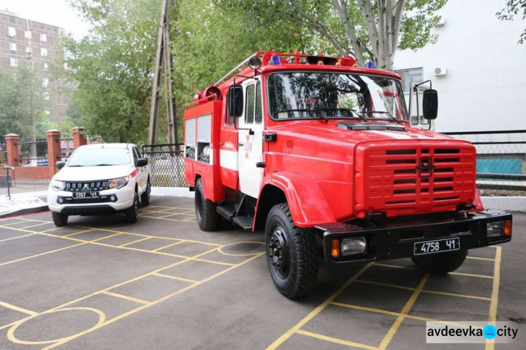 Спасателям Донбасса вручили новую технику и снаряжение (ФОТО)