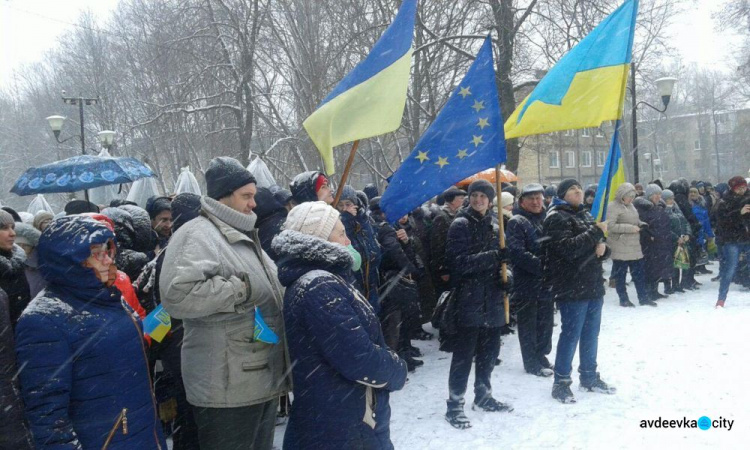 Метель не помешала авдеевцам отметить День Соборности: ФОТОРЕПОРТАЖ