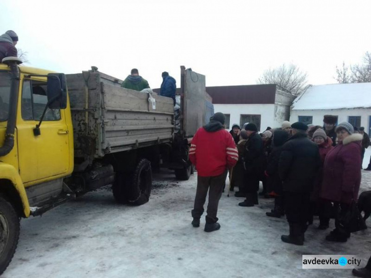 ADRA Ukraine обеспечила углем почти 1300 семей в "серой зоне" на Донбассе (ФОТО)