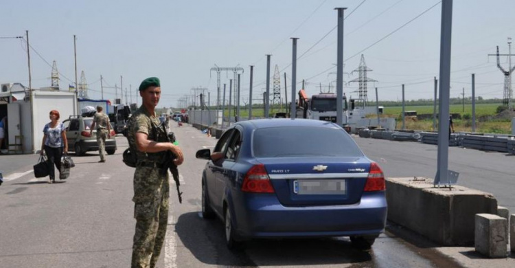 Утром у донбасских КПВВ большие очереди образовались в сторону выезда на неподконтрольную территорию