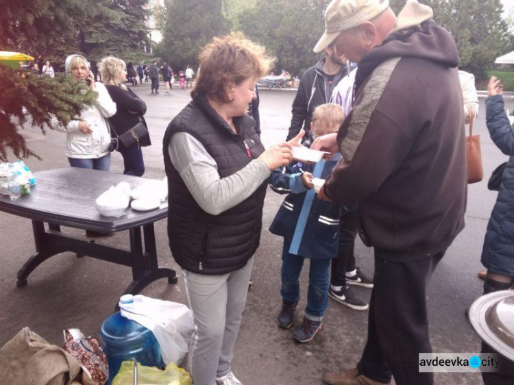 Гостей Фестивалю мистецтв в Авдіївці нагодували безкоштовно та смачно (ФОТО)