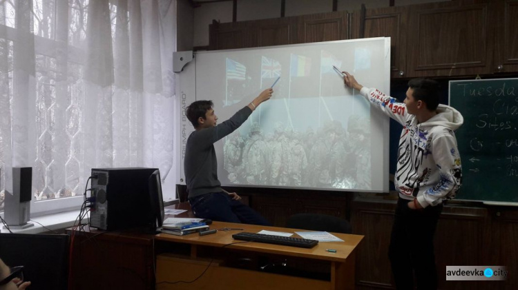 Детей Авдеевки приучают к НАТО (ФОТО)