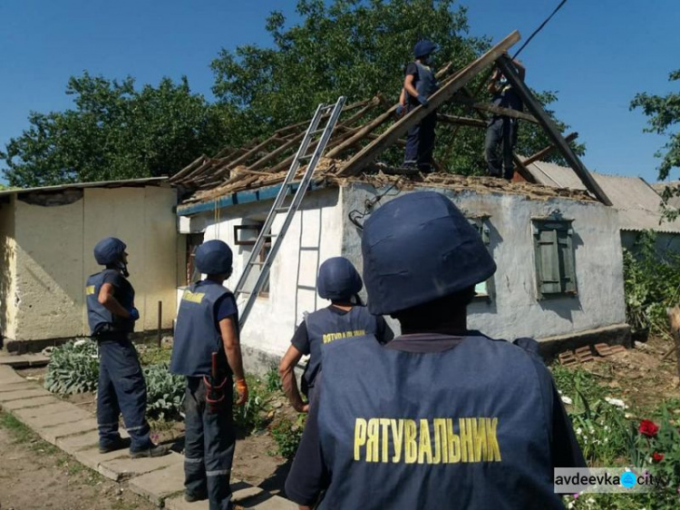 На Донеччині рятувальники продовжать відновлювати житло, пошкоджене внаслідок агресії РФ