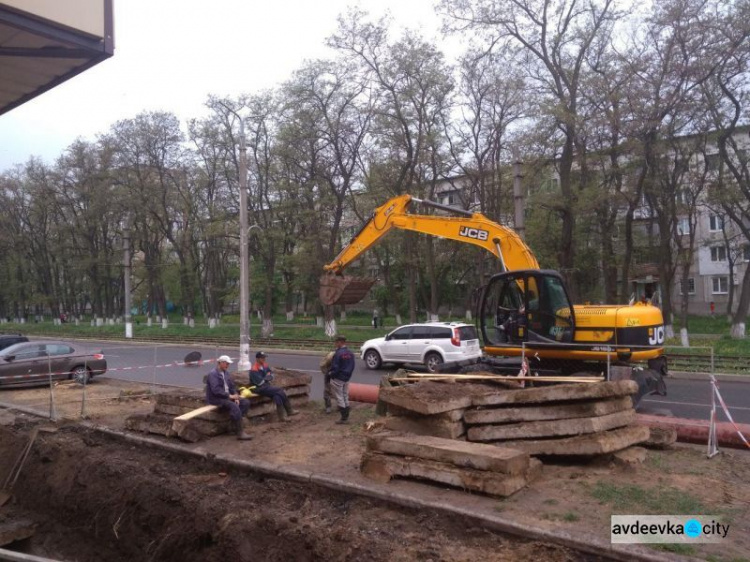 В Авдеевке меняют главную артерию теплоснабжения города (ФОТОФАКТ)