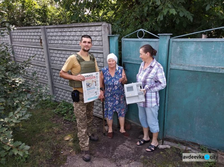 Авдеевские «симики» помогли вернуть свет, раздали прессу и забрали медикаменты