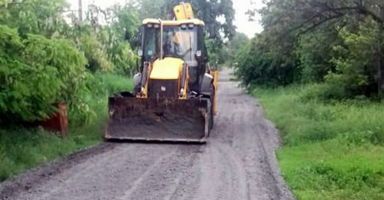 В Авдіївці комунальники взялися за зруйновані дороги в старій частині міста