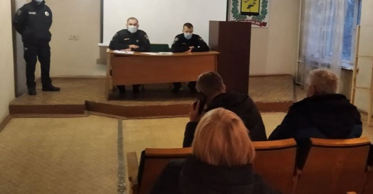 Поліцейські Авдіївки розповіли головам ОССБ про проєкт "Безпечний будинок"