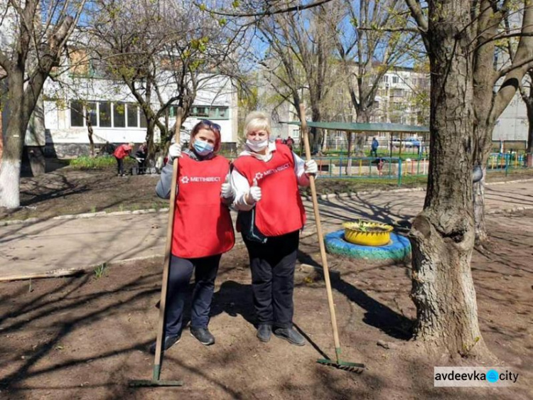 Молодежь АКХЗ навела порядок в «Искорке» (ФОТОФАКТ)