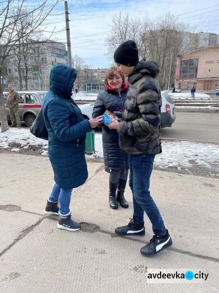 В Авдіївці провели вуличну акцію до свята весни