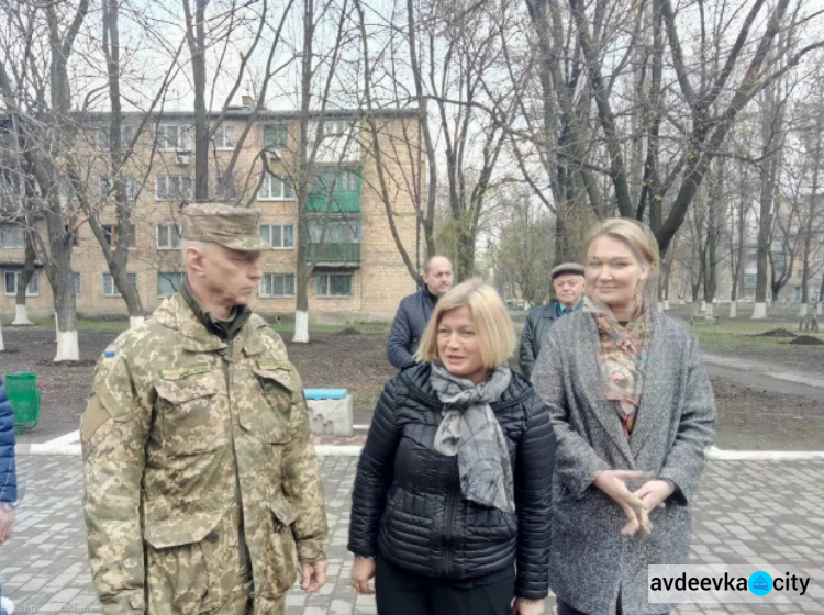 Авдеевку посетили первый вице-спикер ВРУ Ирина Геращенко и народный депутат Мария Ионова (ФОТО)