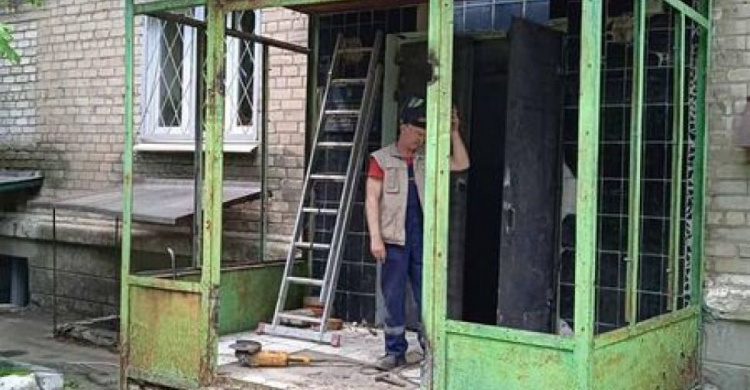 В Авдеевке "окультурят" вход в городской отдел культуры